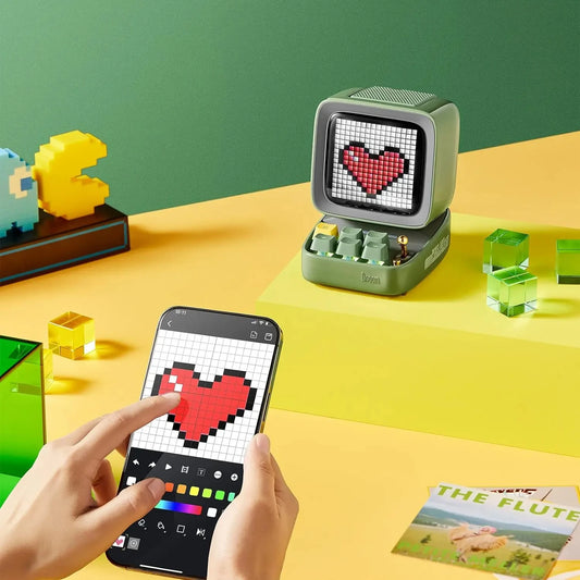 Divoom Ditoo-Mic | Altavoz Bluetooth Premium con Micrófono Karaoke, Pantalla de Arte en Píxeles, Múltiples Modos de Sonido, Decoración de Escritorio y Regalo Perfecto